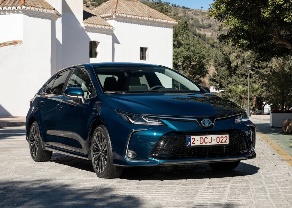 2025 Toyota Corolla Sedan 1.8 Hybrid (98 HP) Flame X-Pack e-CVT